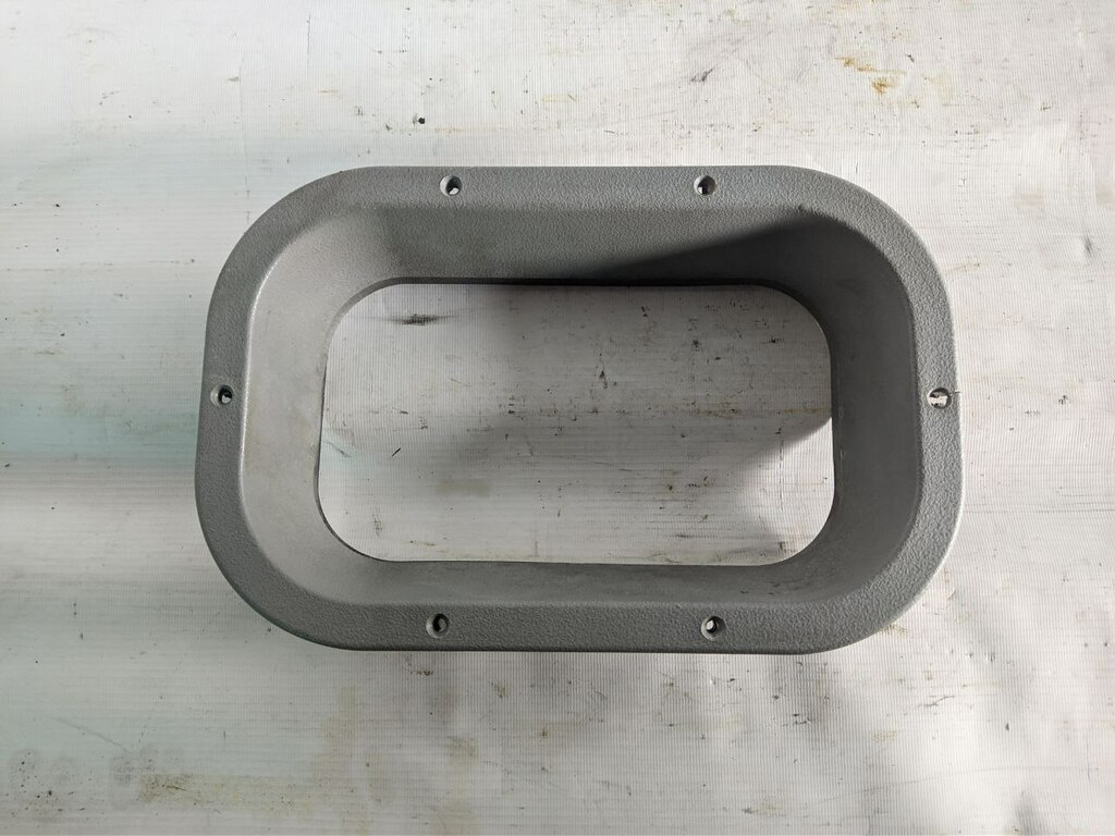 рамка вентиляционного люка кабины б/у \ облом крепления